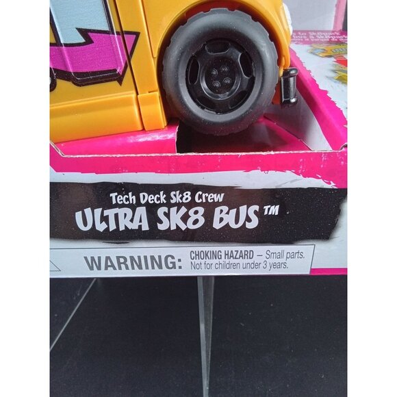 Tech Deck Sk8 Crew Ultra Sk8 Bus Playset With Transforming 3-Ramp - Picture 4 of 6
